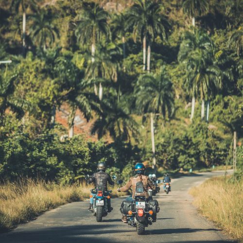 con-motos-carretera-Cienfuegos-Trinidad-13-1.jpg